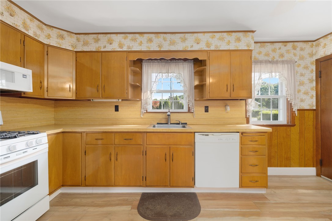 463 Power Road Pawtucket, RI 02860 - Photo 7 of 42