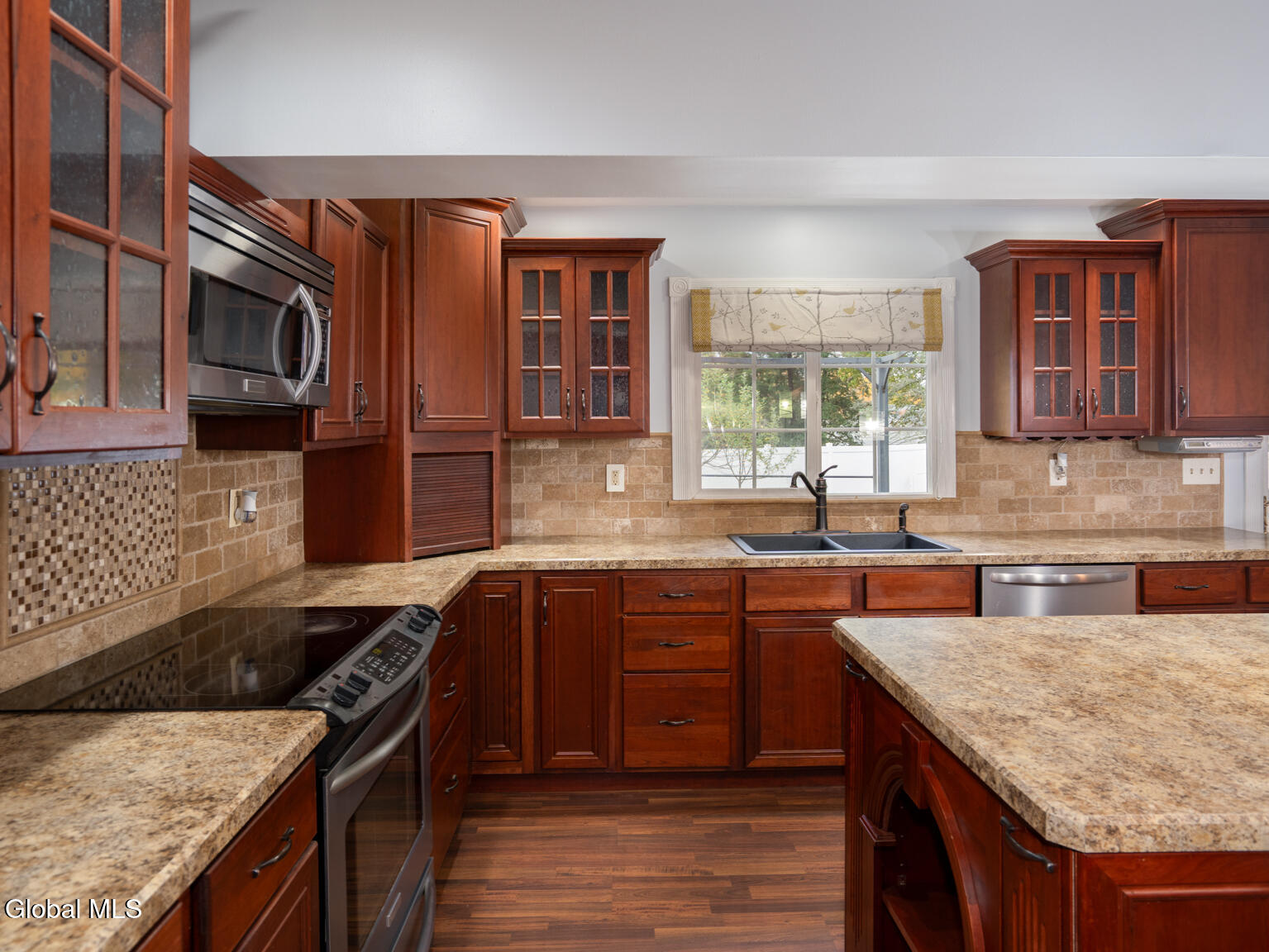 930 Riverview Road Niskayuna, NY 12309 - Photo 7 of 30 08C6D7A8-E5B6-46F2-8E34-0503C9B85E33