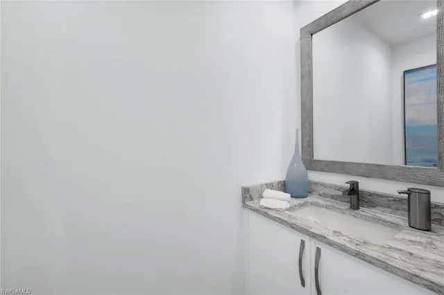 a view of entryway with washer and dryer