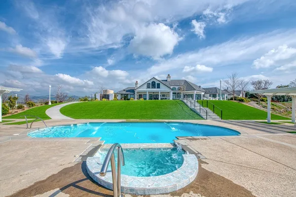 $2,950,000 | 18300 Watts Valley Road, Sanger, CA 93657