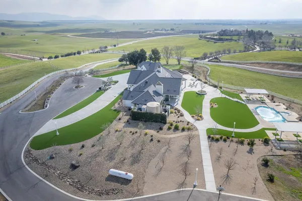 $2,950,000 | 18300 Watts Valley Road, Sanger, CA 93657