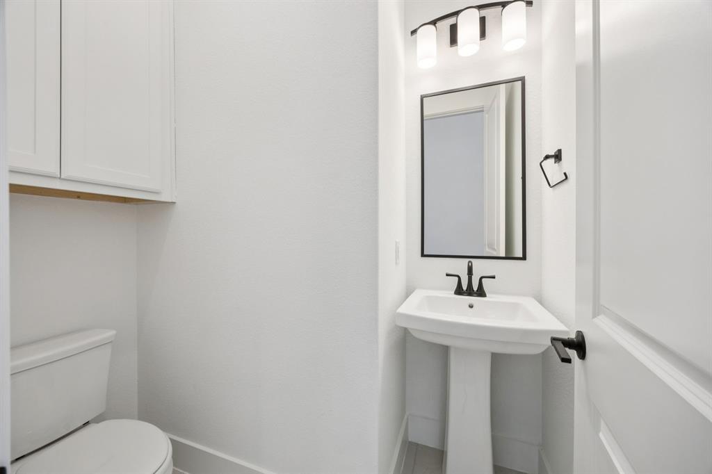 3412 Aldrich Road McKinney, TX 75071 - Photo 10 of 38 a bathroom with a toilet sink and mirror