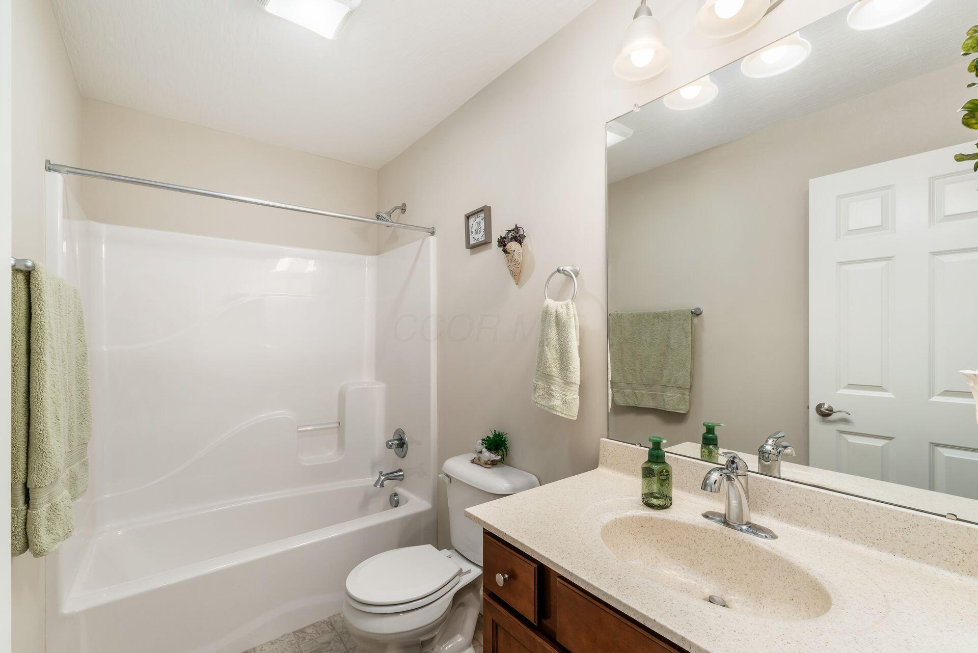 4105 Chillicothe Lancaster Road Southwest Lancaster, OH 43130 - Photo 29 of 80 Main floor full bath