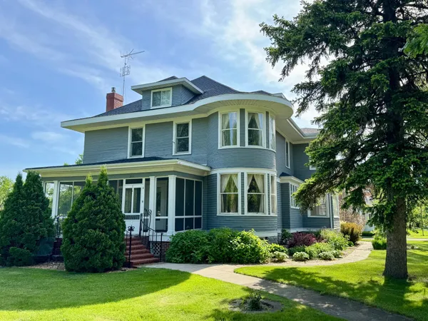 $329,900 | 311 9th Street South, Olivia, MN 56277