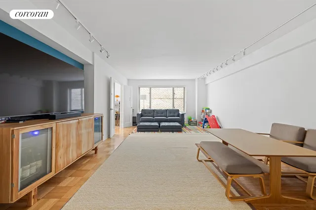 $945,000 | 200 East 57th Street, Unit 6H | Midtown East