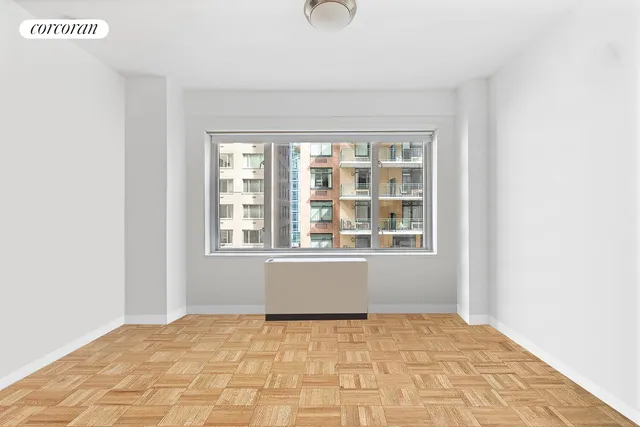 $945,000 | 200 East 57th Street, Unit 6H | Midtown East