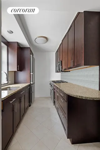 $945,000 | 200 East 57th Street, Unit 6H | Midtown East