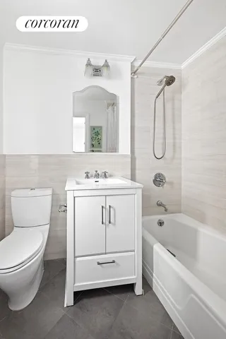 $945,000 | 200 East 57th Street, Unit 6H | Midtown East