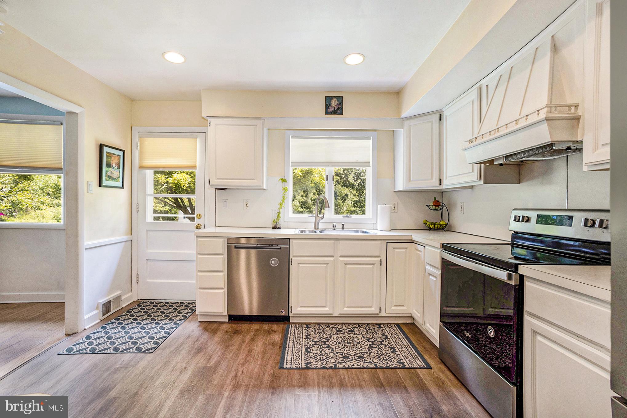 350 Red Coat Lane Wayne, PA 19087 - Photo 11 of 38 Kitchen opens into the backyard