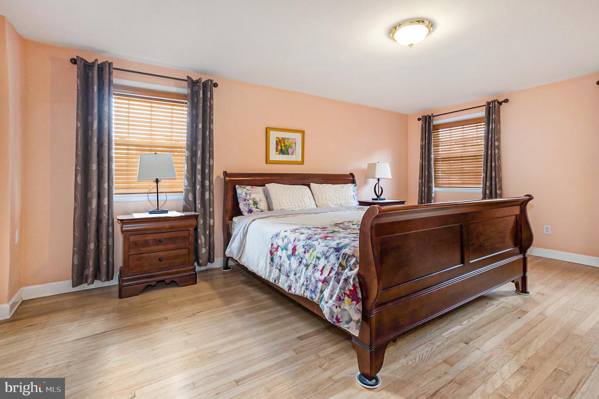 350 Red Coat Lane Wayne, PA 19087 - Photo 18 of 38 Spacious Main bedroom