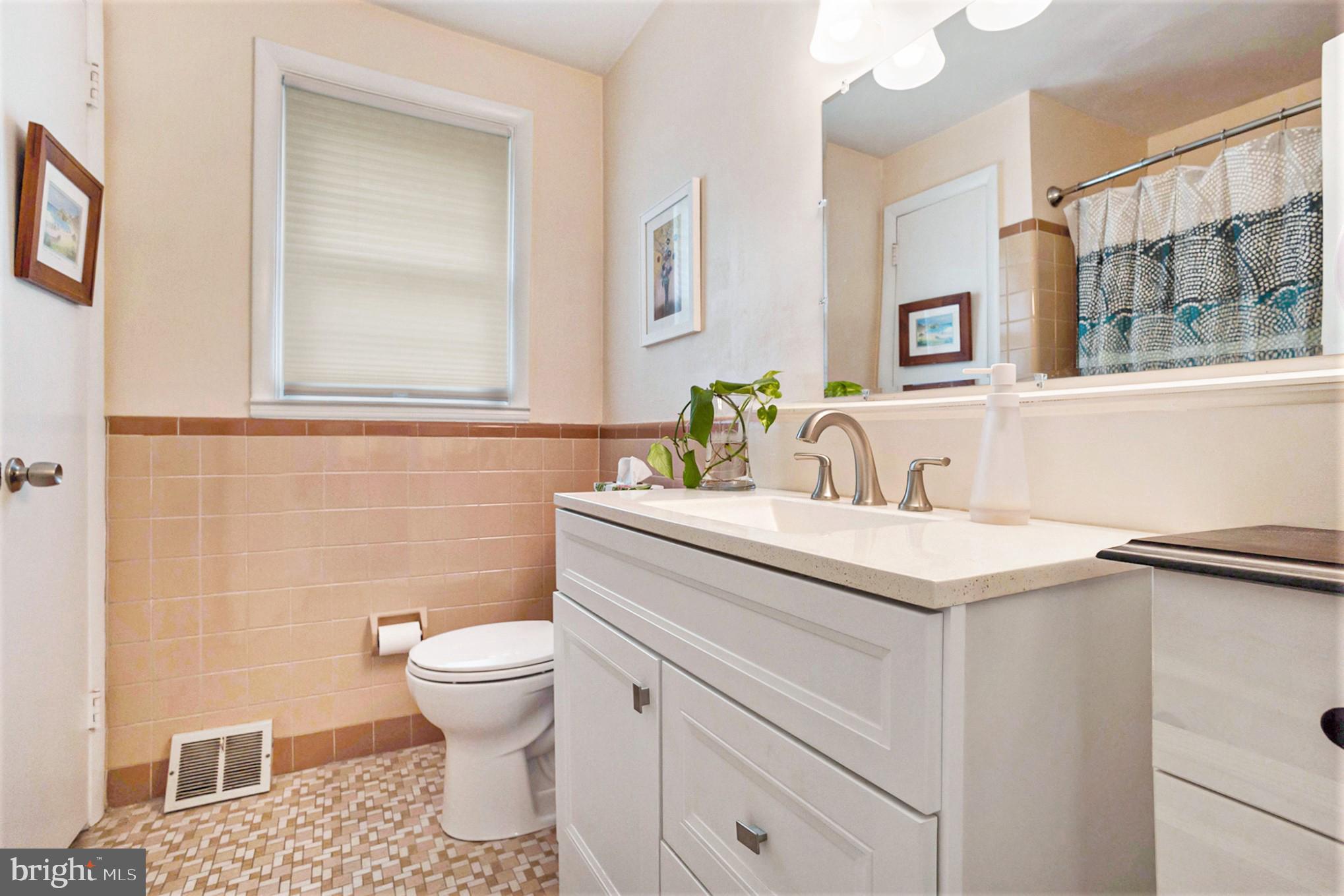 350 Red Coat Lane Wayne, PA 19087 - Photo 23 of 38 Hall bath