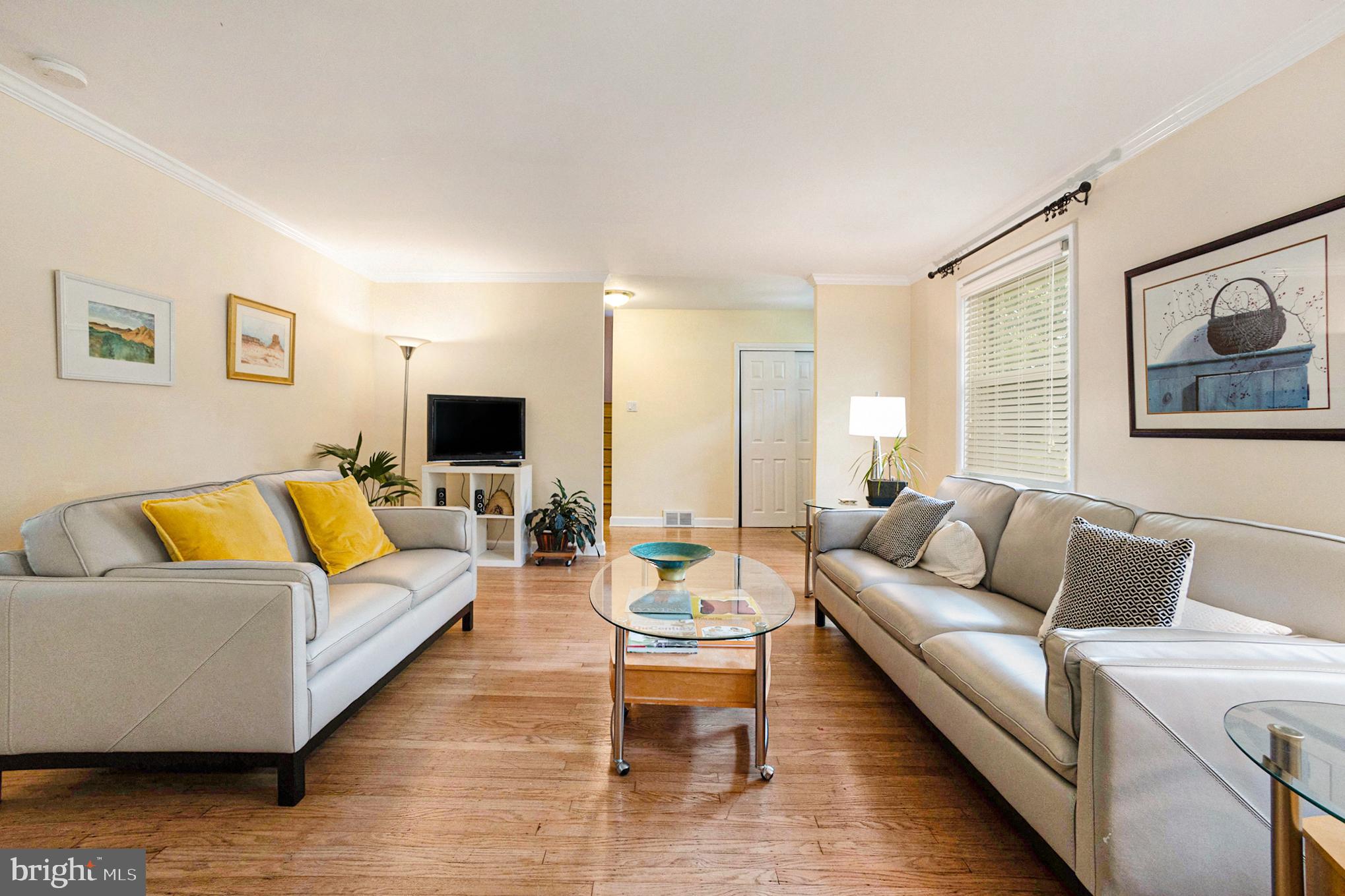 350 Red Coat Lane Wayne, PA 19087 - Photo 8 of 38 Living Room