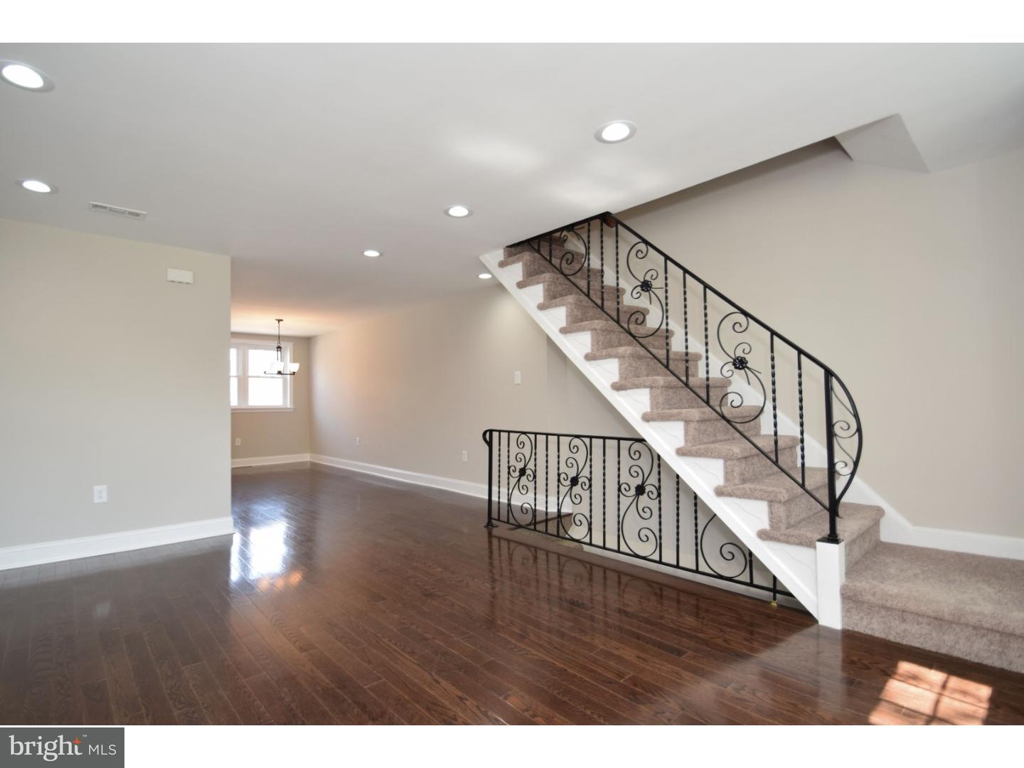 1361 Pennington Road Philadelphia, PA 19151 - Photo 4 of 24 Family Room