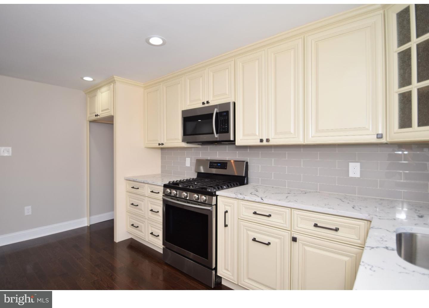 1361 Pennington Road Philadelphia, PA 19151 - Photo 8 of 24 Kitchen