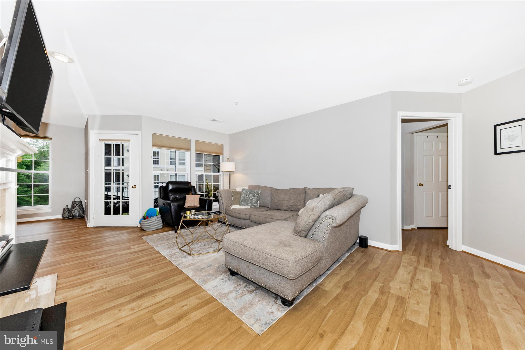 12012 Amber Ridge Circle, Unit B103 Germantown, MD 20876 - Photo 4 of 39 Living Room