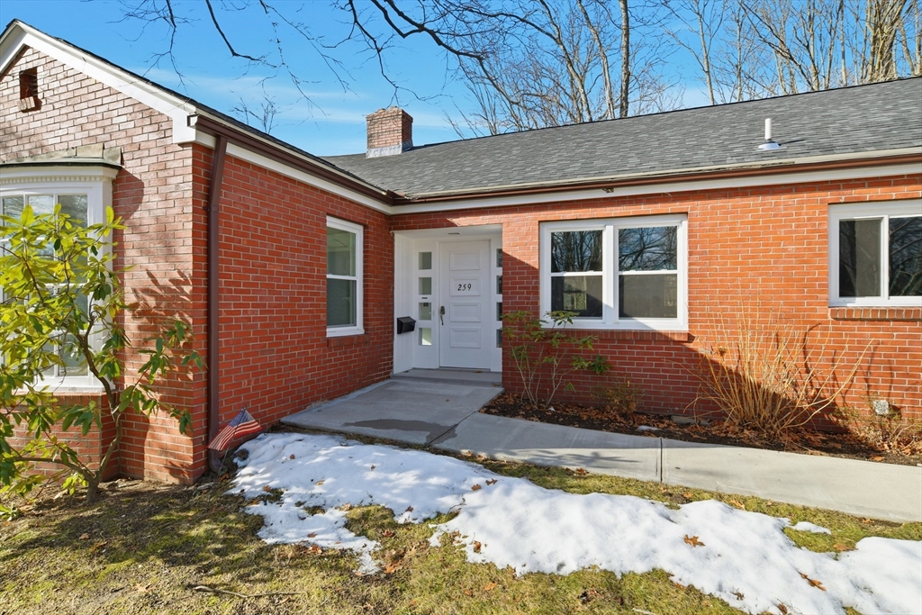 259 Ohio Avenue West Springfield, MA 01089 - Photo 4 of 30 a front view of a house