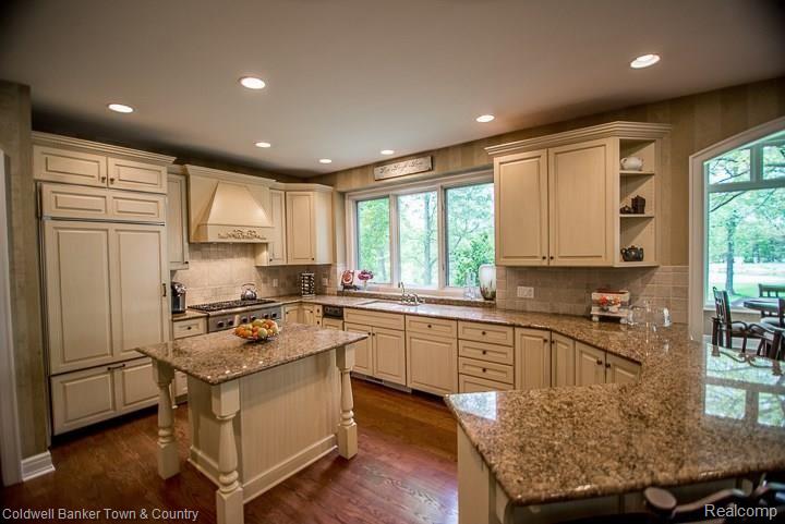 592 Inverness Highland, MI 48357 - Photo 7 of 34 027.jpg