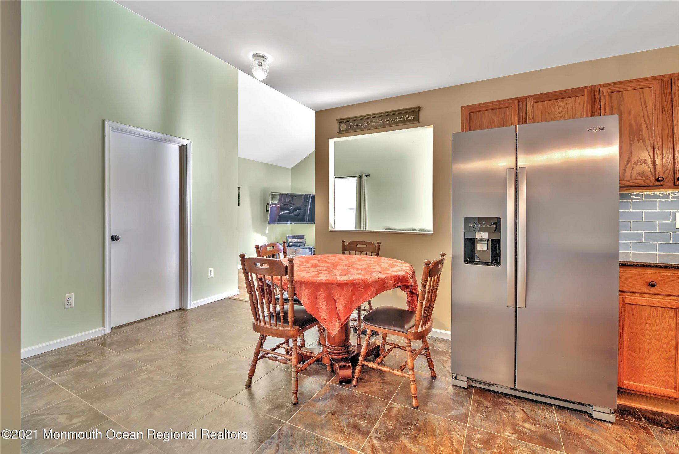 13 Stoyk Road Cream Ridge, NJ 08514 - Photo 14 of 33 14-KITCHEN