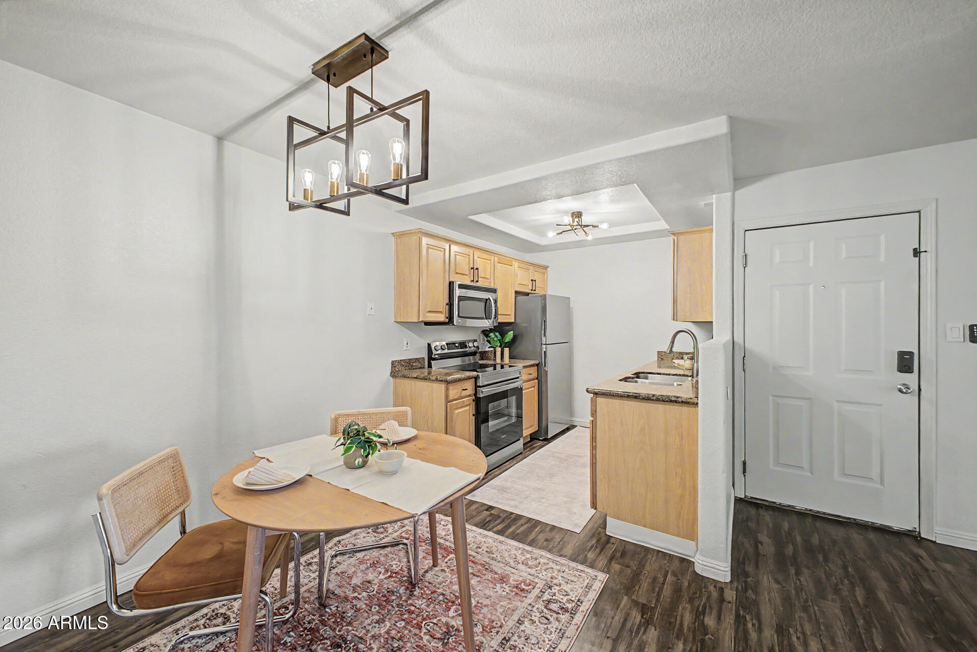 2121 West Royal Palm Road, Unit 1097 Phoenix, AZ 85021 - Photo 6 of 26 Dine and Kitchen