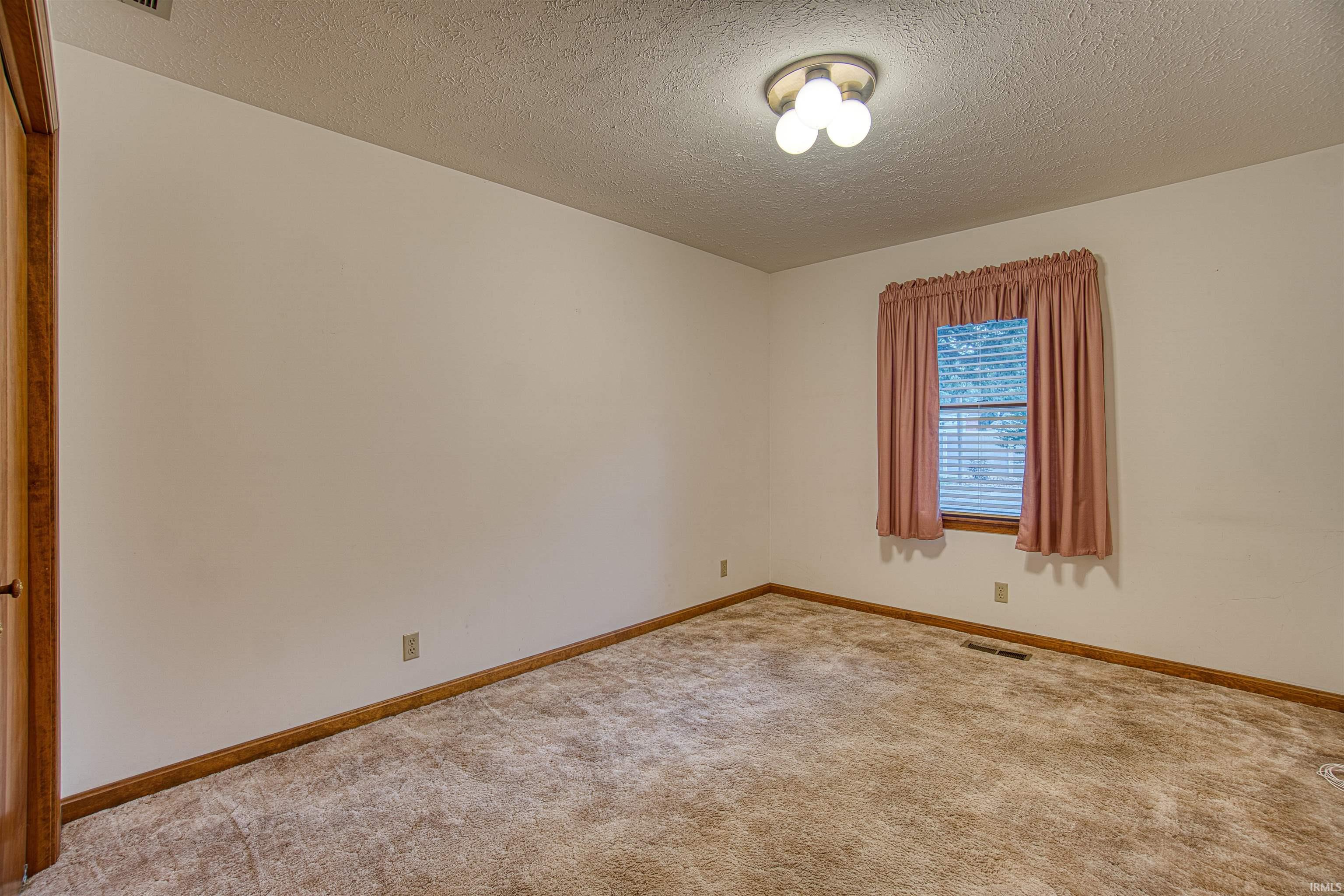 1925 North Meadow Road Evansville, IN 47715 - Photo 21 of 36 Gallery Image 21