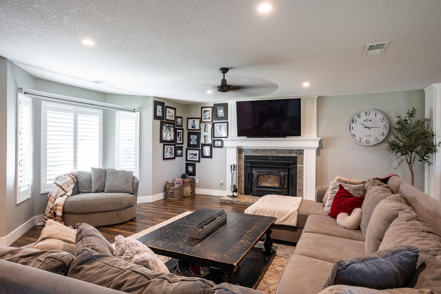 9337 Creekside Lane Modesto, CA 95357 - Photo 4 of 38