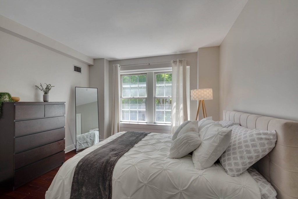 534 Beacon Street, Unit 203 Boston, MA 02215 - Photo 10 of 21