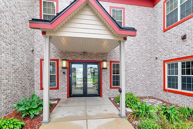 $185,000 | 955 Liberty Boulevard, Unit 103, Sun Prairie, WI 53590