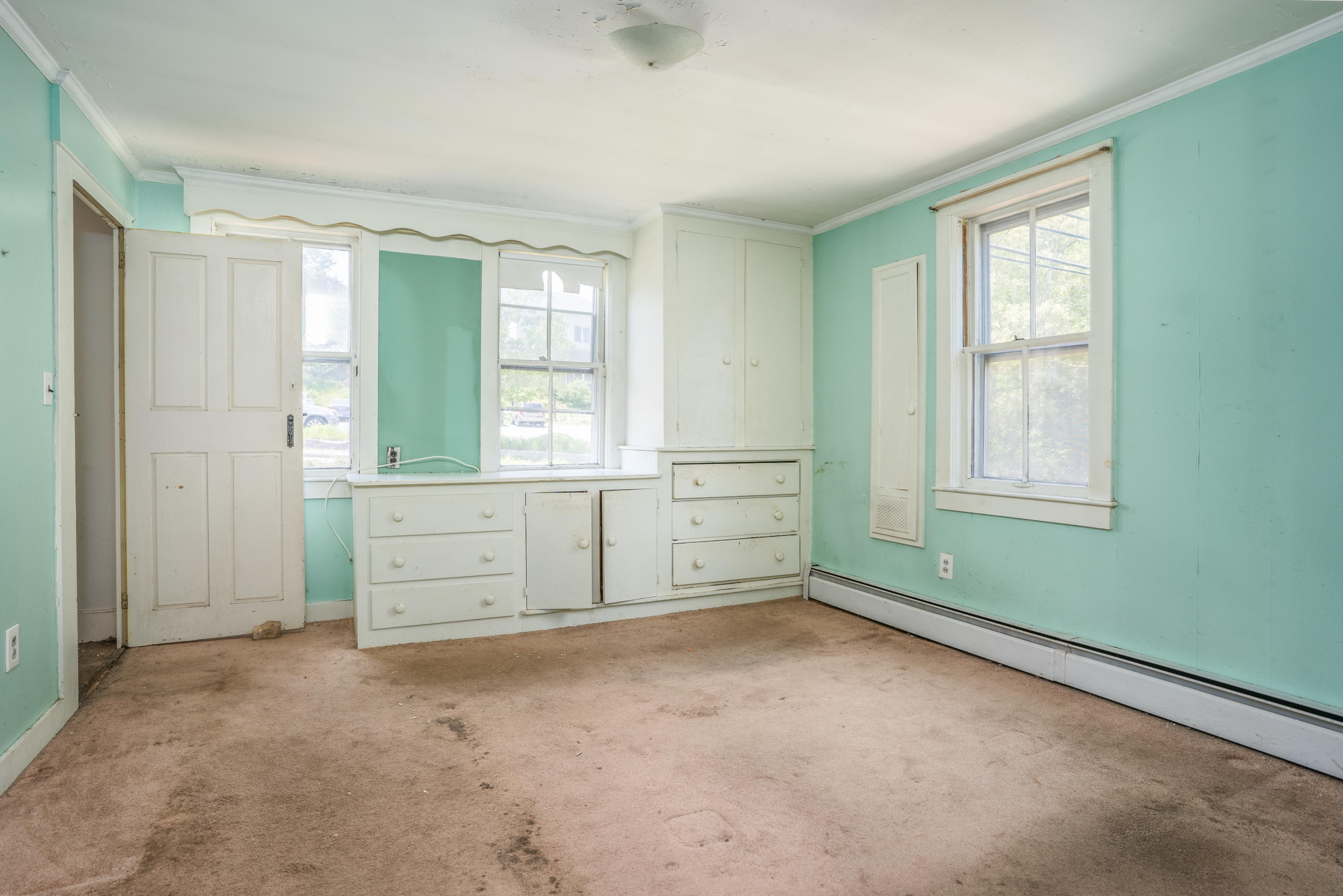 337 South Main Street Centerville, MA 02632 - Photo 9 of 19 an empty room with windows