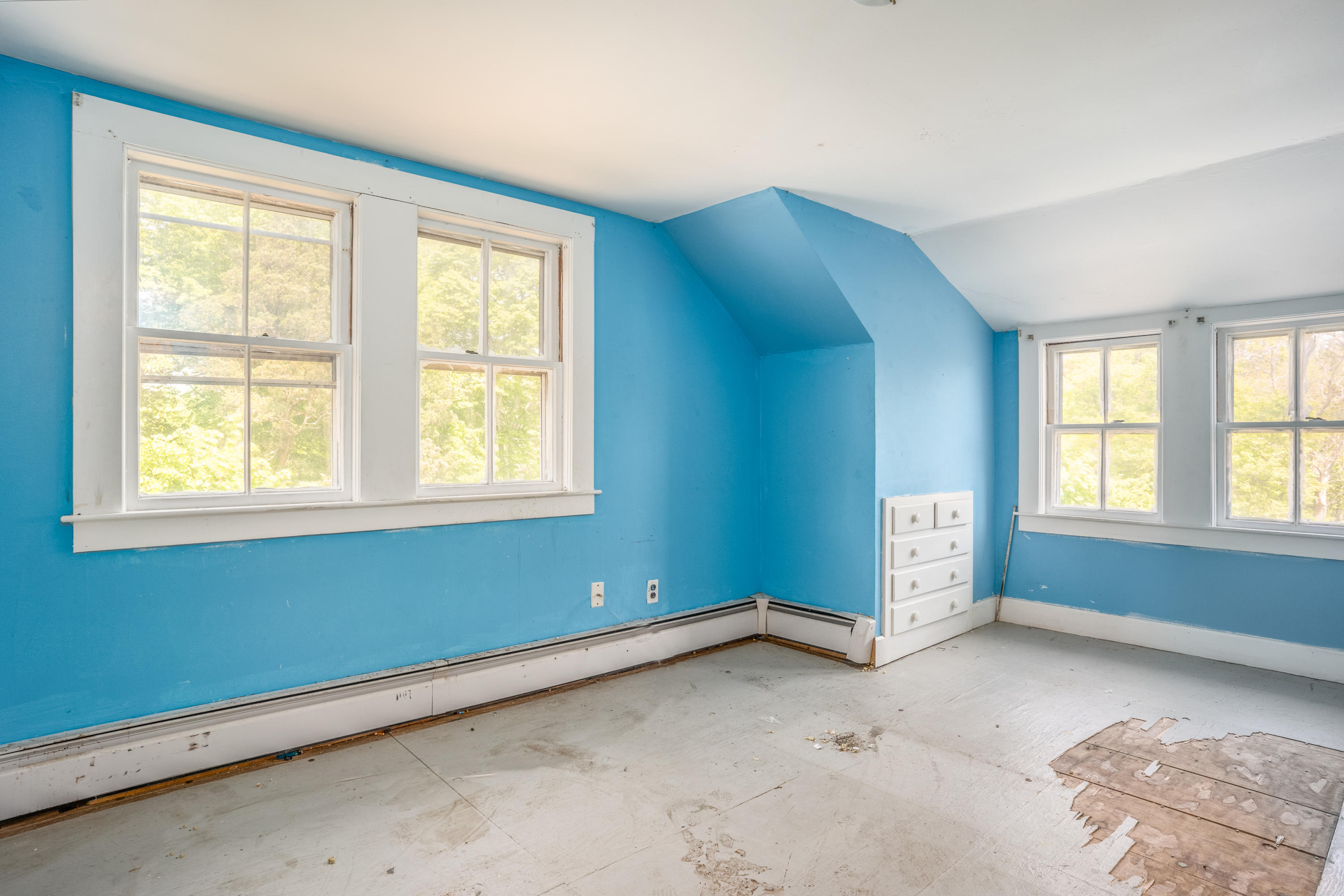 337 South Main Street Centerville, MA 02632 - Photo 10 of 19 an empty room with windows