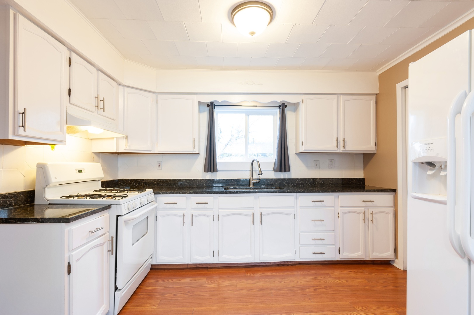 310 Rand Road Lakemoor, IL 60051 - Photo 3 of 10