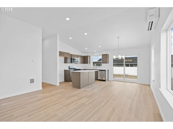 $289,950 | 144 Southwest Eagle Drive, Boardman, OR 97818