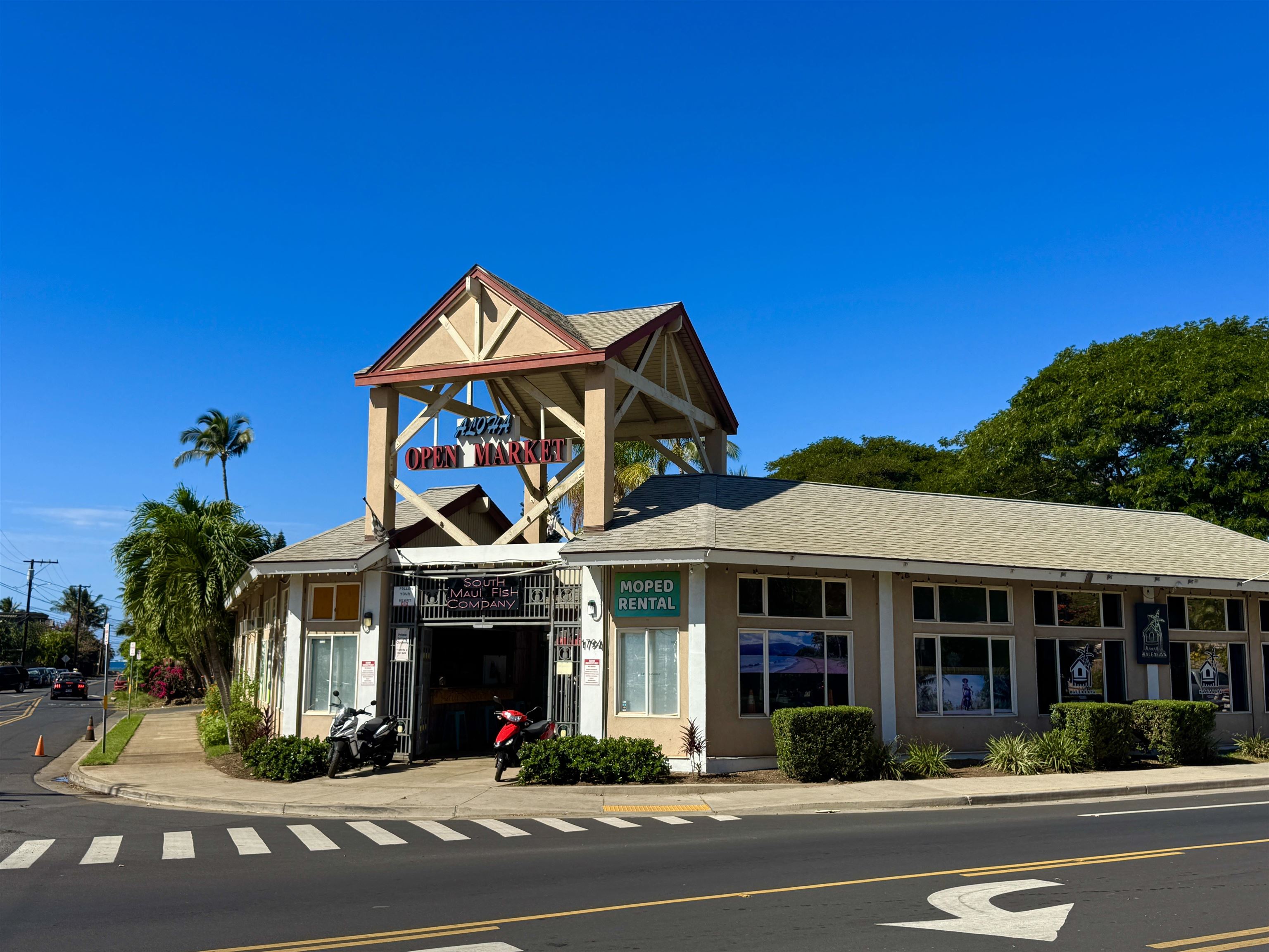 1746 South Kihei Road Kihei, HI 96753 - Photo 32 of 35 a view of a building with a street