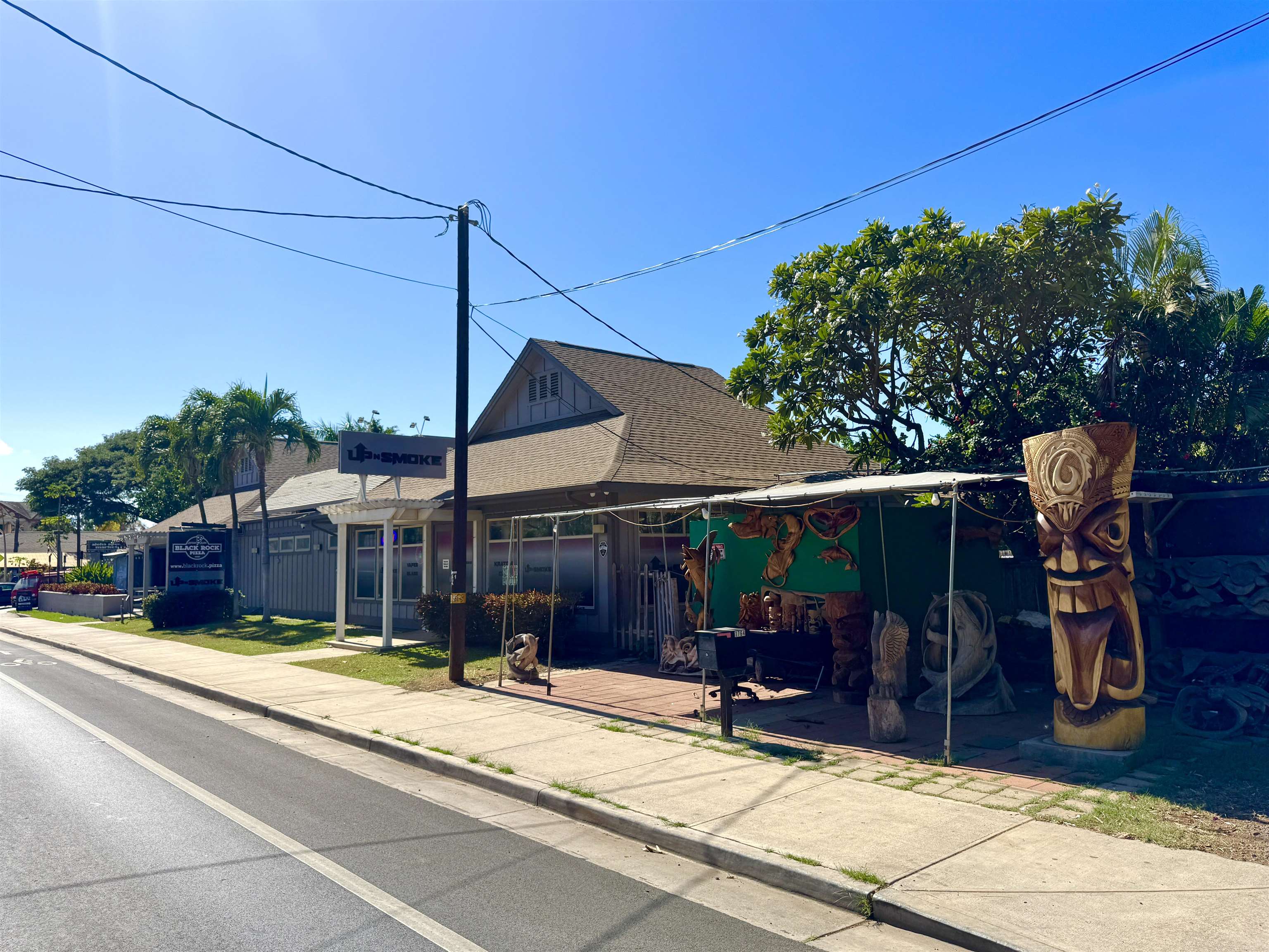 1746 South Kihei Road Kihei, HI 96753 - Photo 35 of 35 a view of a dinning tables and chairs in patio