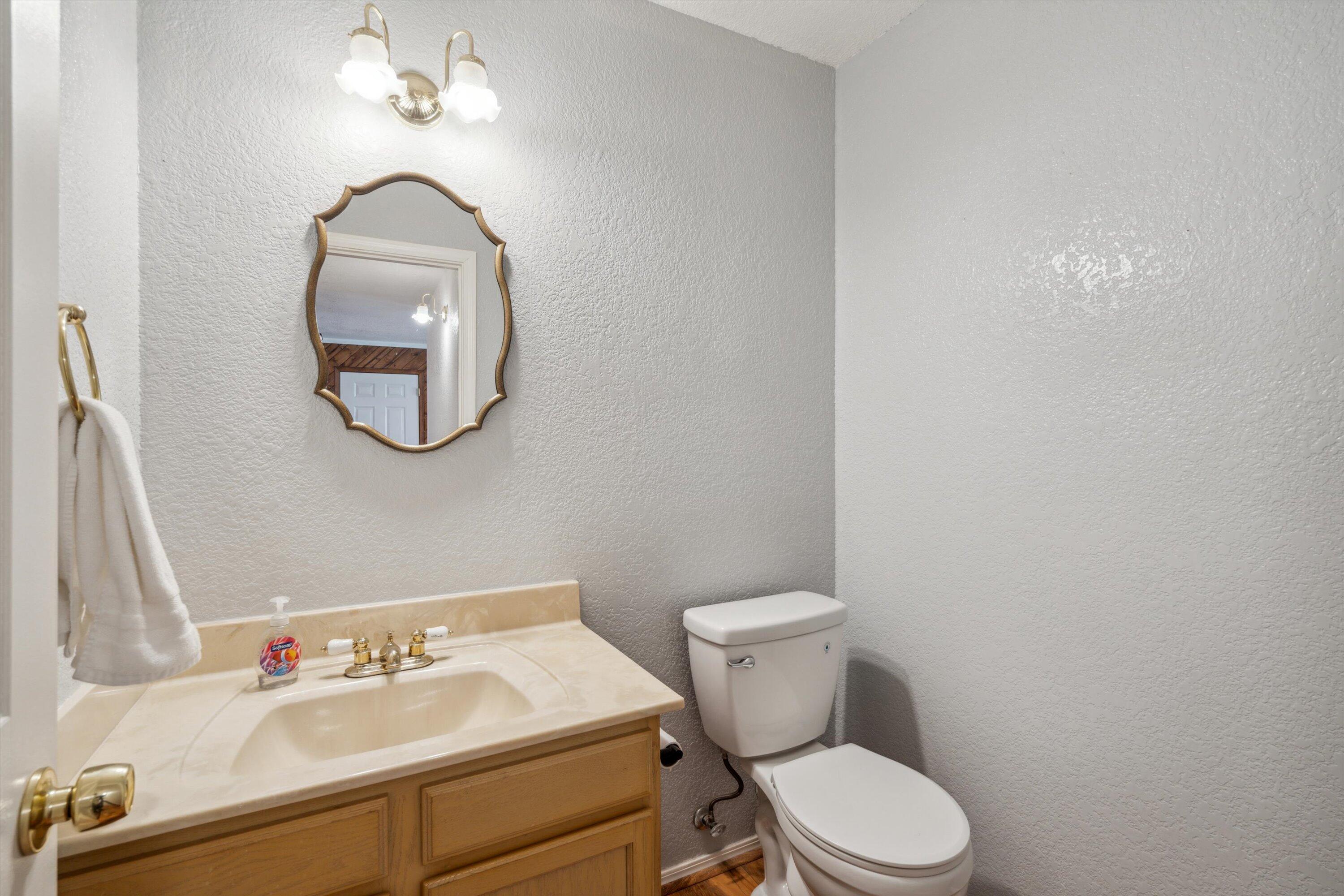 9055 Juniper Road Pine, AZ 85544 - Photo 14 of 39 16-Powder Room