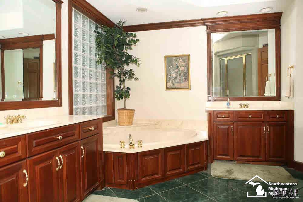 3663 Consear Road Lambertville, MI 48144 - Photo 11 of 22 Master Bath