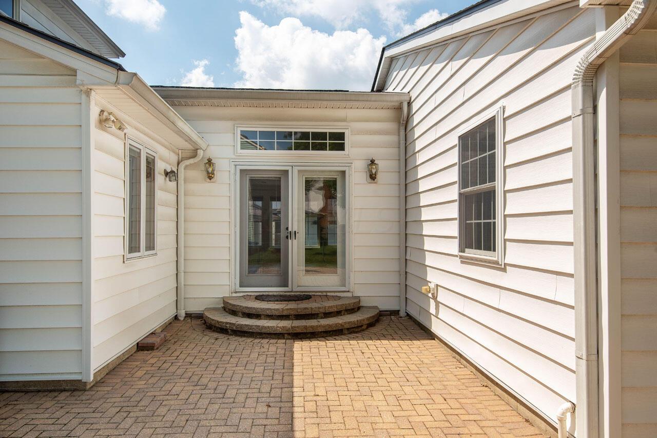 397 Allview Road Westerville, OH 43081 - Photo 15 of 17 Patio side entrance