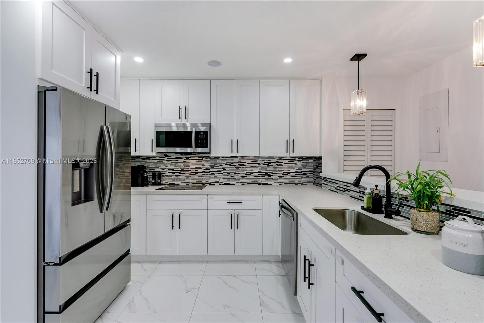 9311 Southwest 37th Street Miami, FL 33165 - Photo 17 of 39 Second Unit