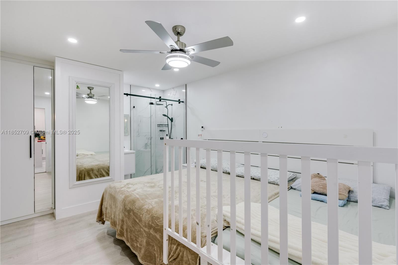 9311 Southwest 37th Street Miami, FL 33165 - Photo 18 of 39 Second Unit/Bathroom