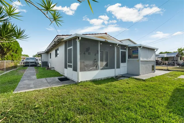 a view of a house with a yard