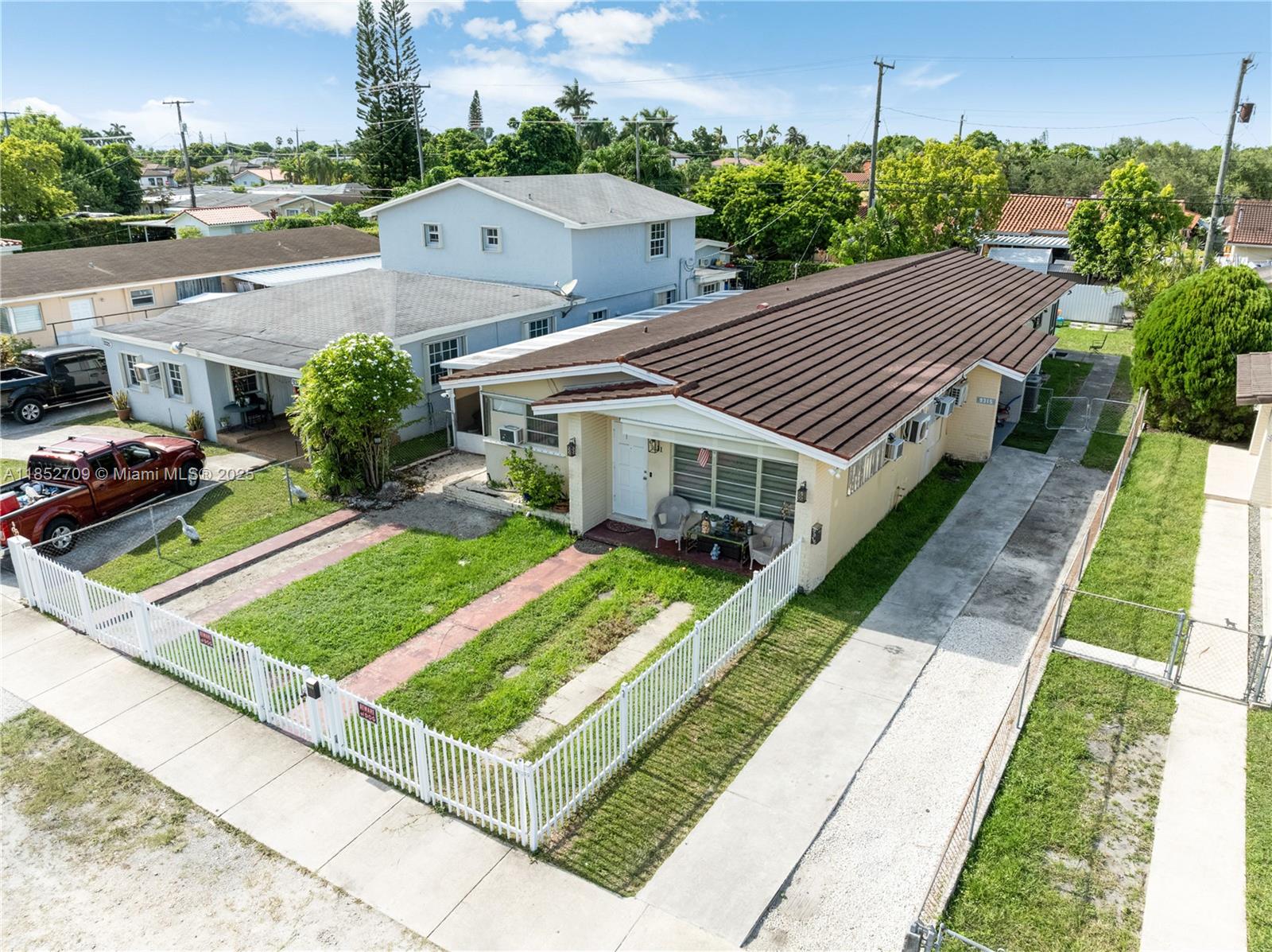 9311 Southwest 37th Street Miami, FL 33165 - Photo 32 of 39