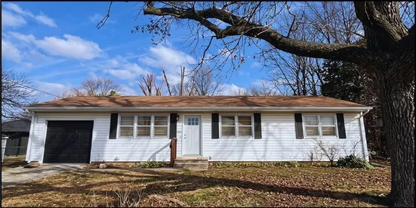 $1,050 | 204 West Grand Avenue, Nevada, MO 64772