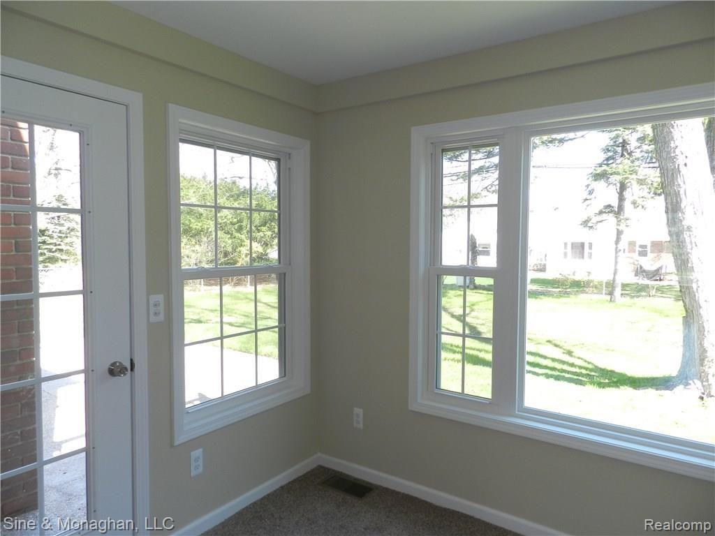 564 Hawthorne Road Grosse Pointe, MI 48236 - Photo 11 of 30 DSCN2944 - Copy (2).JPG