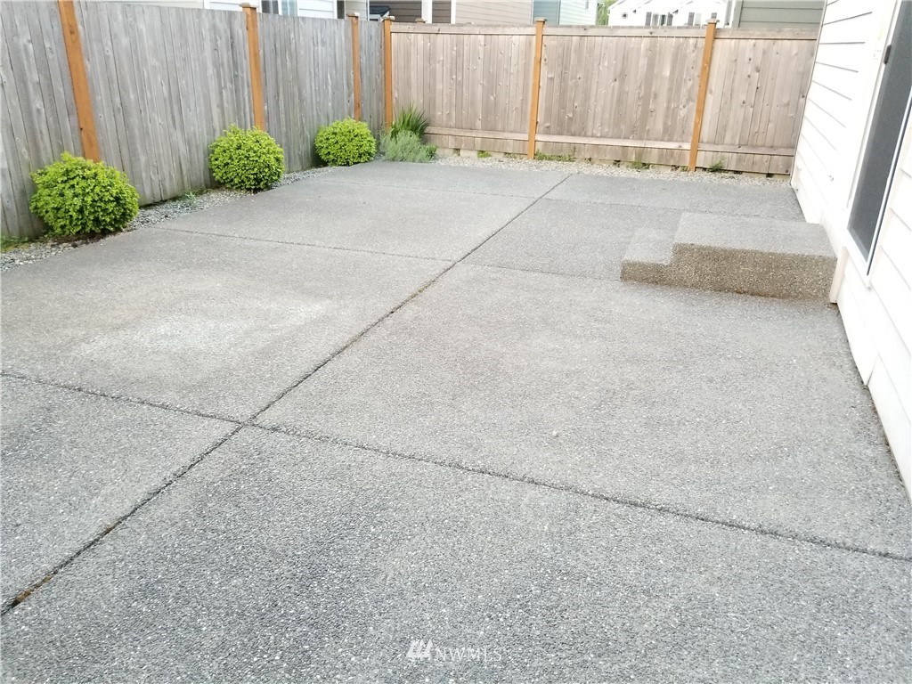 4818 155th Place Southwest, Unit 11 Edmonds, WA 98026 - Photo 30 of 30 a backyard of a house