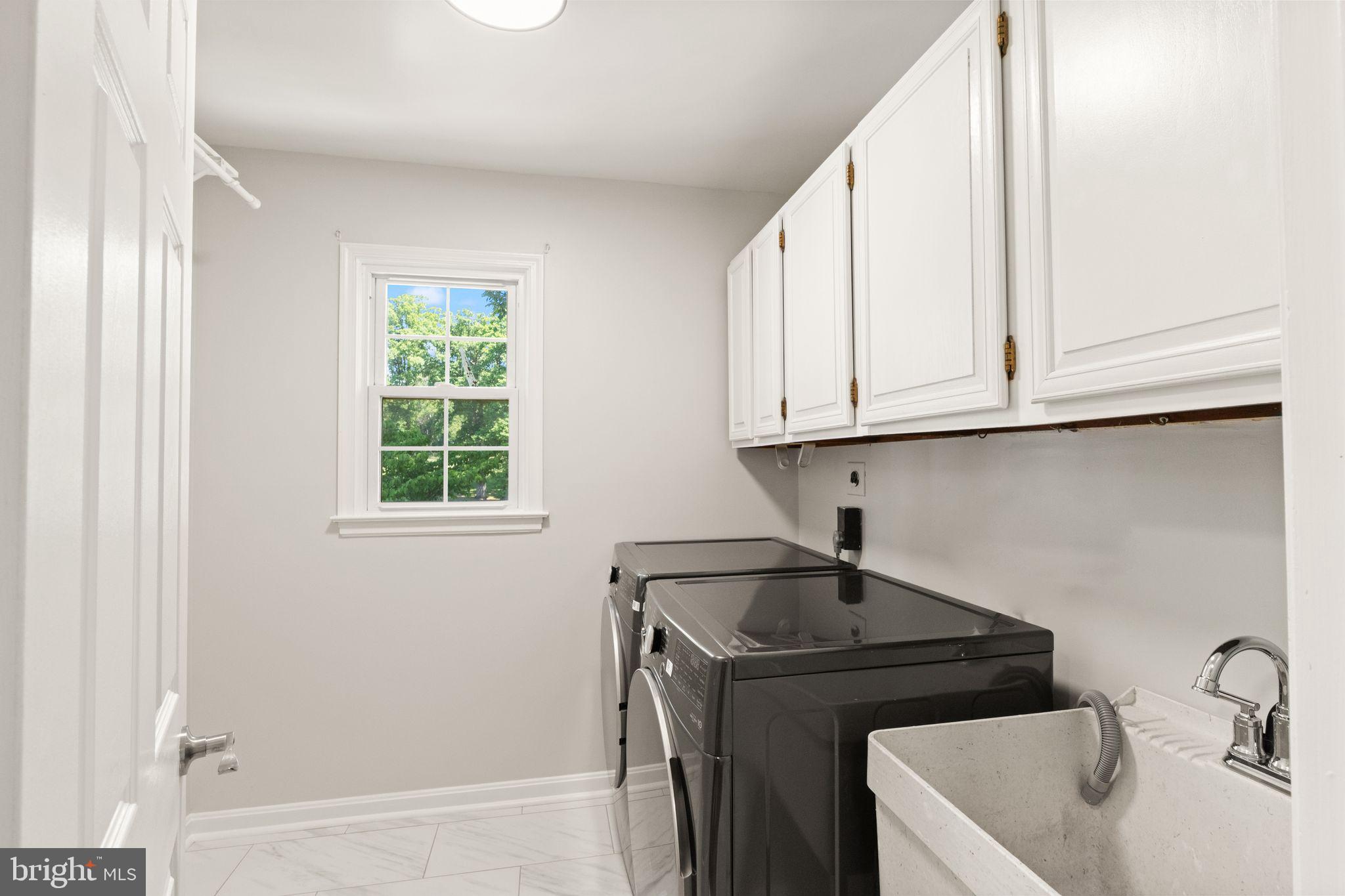 2037 Durand Drive Reston, VA 20191 - Photo 49 of 79 New washer and dryer, new flooring and cabniets