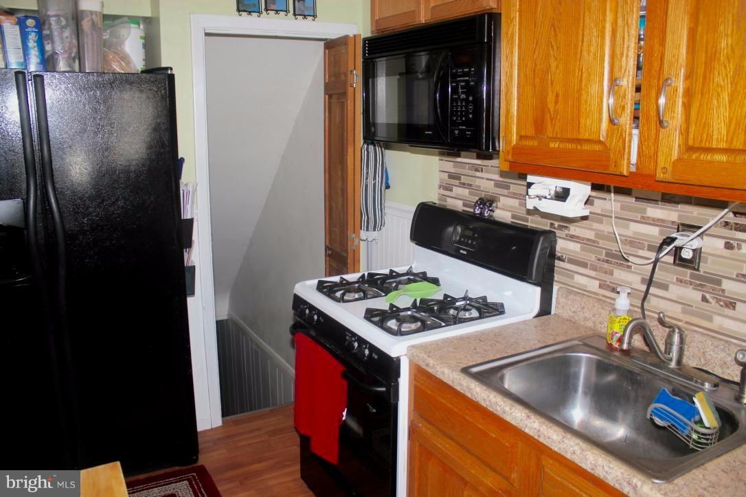 4418 Norfen Road Halethorpe, MD 21227 - Photo 11 of 30 Kitchen