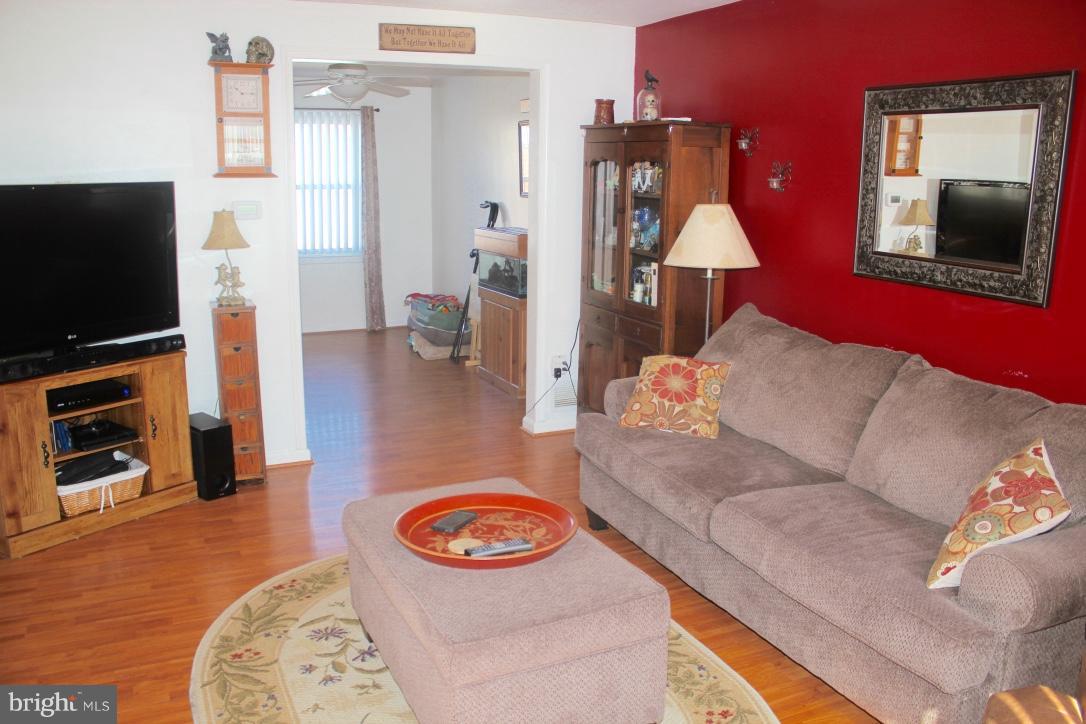 4418 Norfen Road Halethorpe, MD 21227 - Photo 5 of 30 Living Room