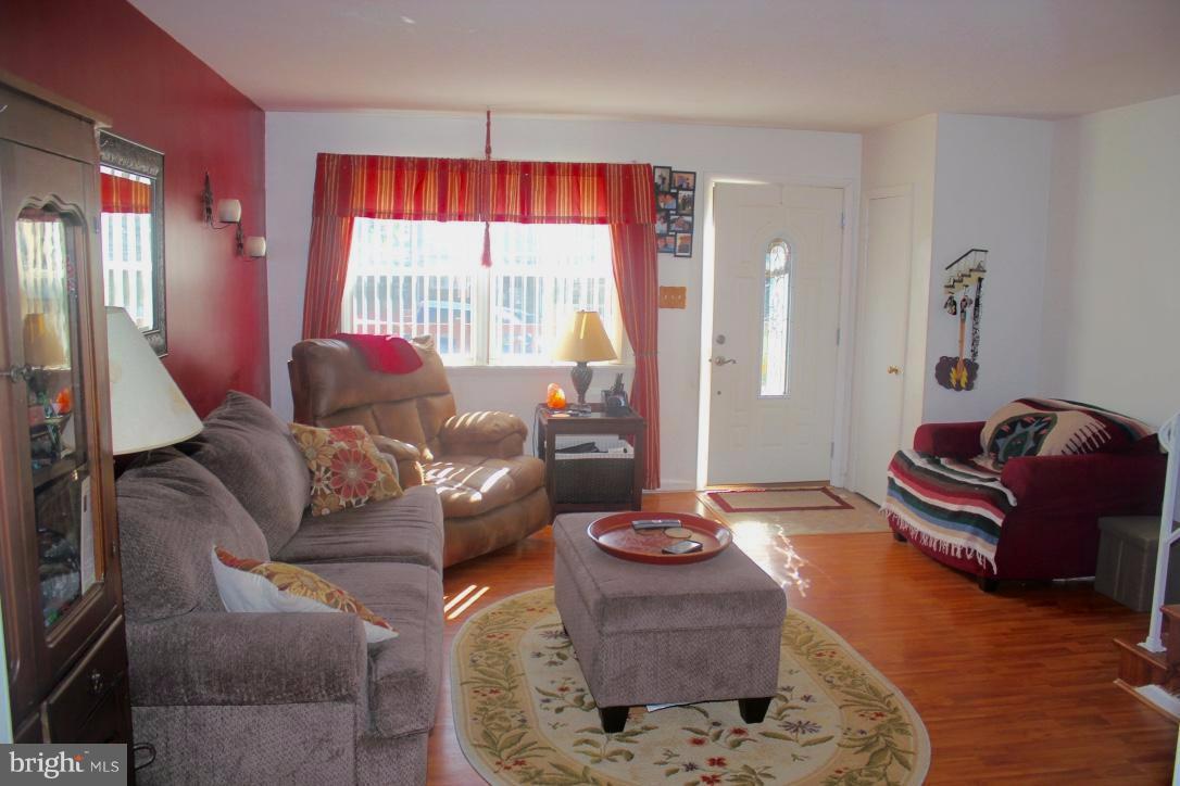 4418 Norfen Road Halethorpe, MD 21227 - Photo 6 of 30 Living Room