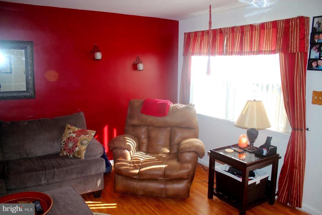 4418 Norfen Road Halethorpe, MD 21227 - Photo 7 of 30 Living Room