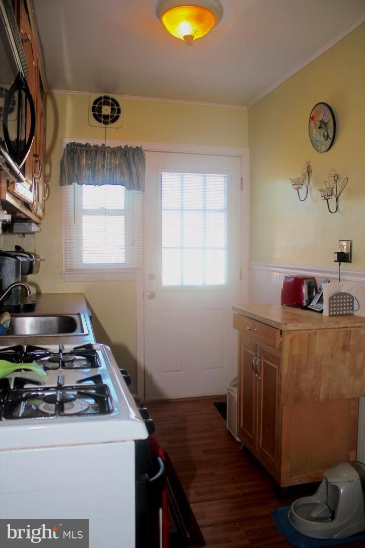4418 Norfen Road Halethorpe, MD 21227 - Photo 10 of 30 Kitchen