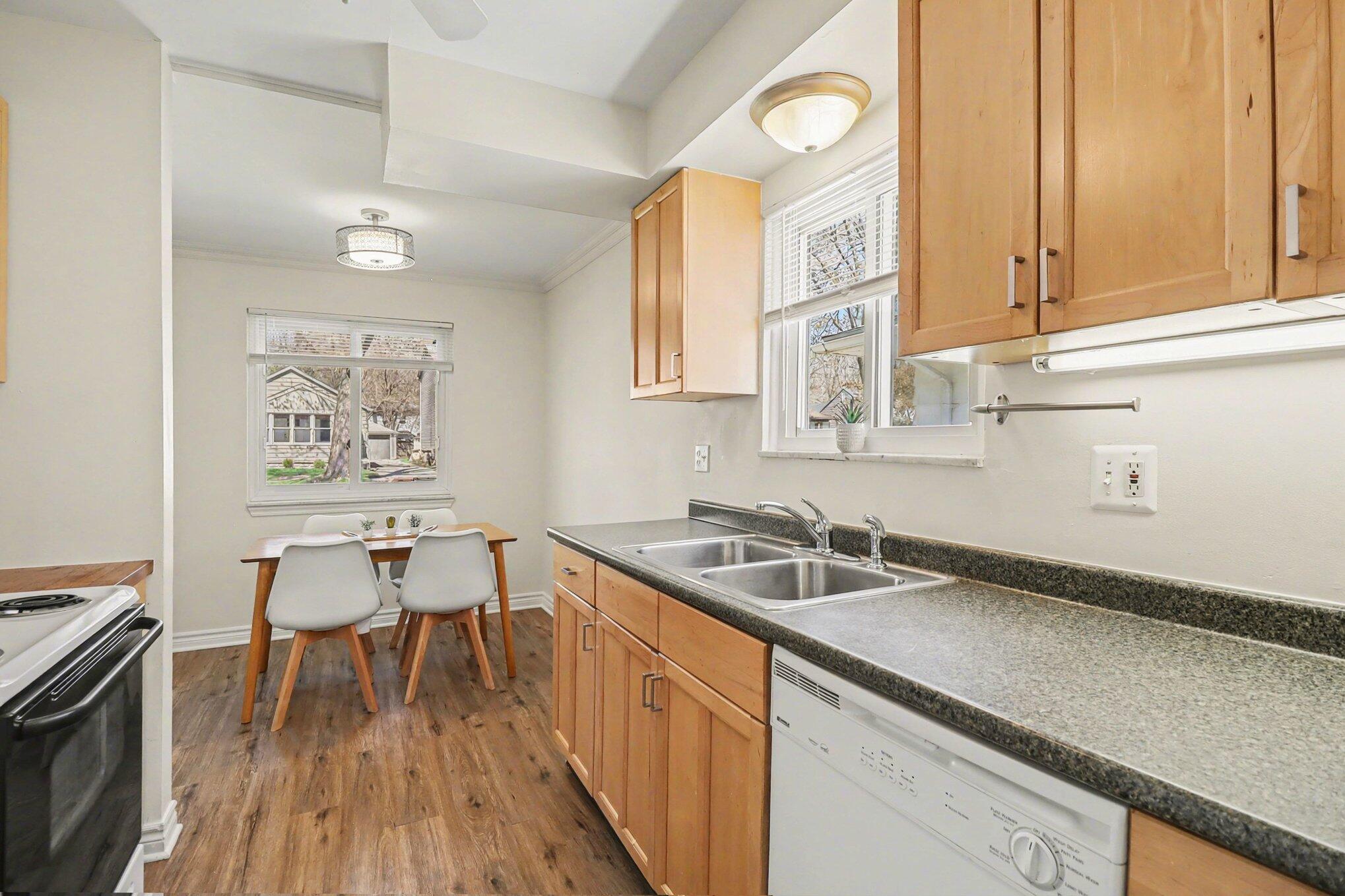 2189 Ridgemont Road Grosse Pointe Woods, MI 48236 - Photo 11 of 36 015_file_2061
